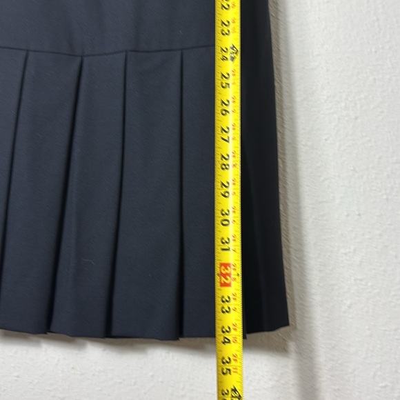 Theory Wool Blend Sleeveless Pleated Bottom in Black size 2 - Picture 11 of 12